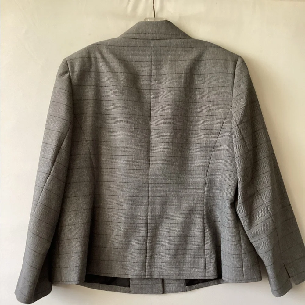 LeSuit long sleeve gray Blazer - Picture 3 of 4
